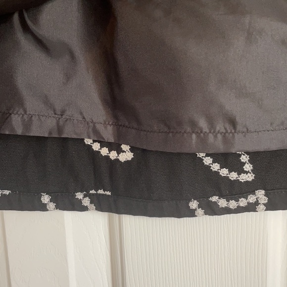 hazel White Embroidered Black A-line Skirt | M - Picture 3 of 6